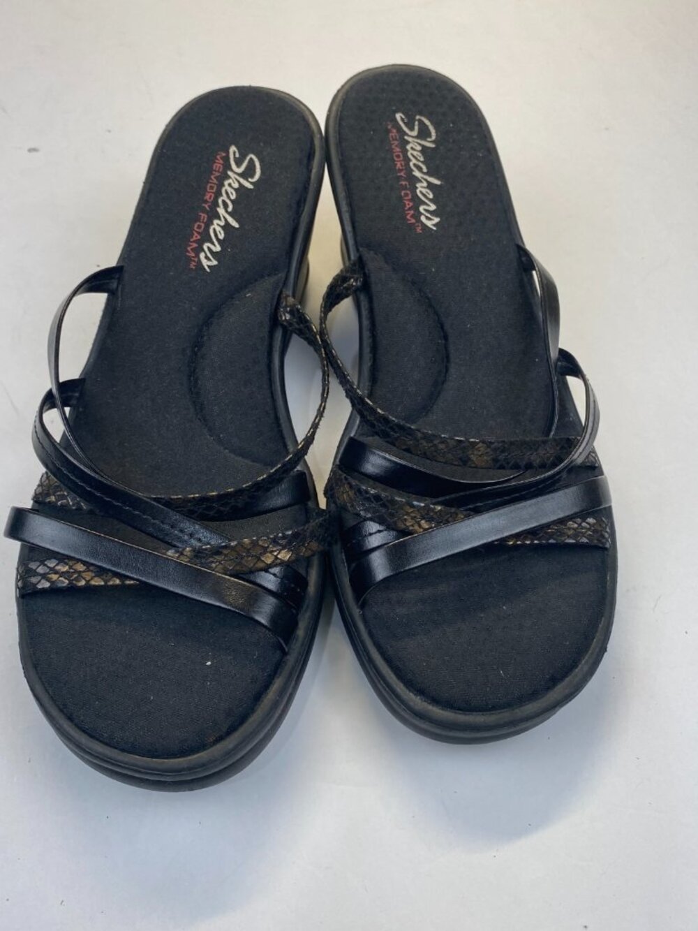 Skechers Size 10 Memory Foam Strappy Slip On Heeled Wedges Sandals Flip Flops